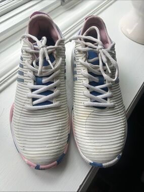 Women’s K-Swis pickleball/tennis shoes w/Pink & Blue hypercourt supreme.